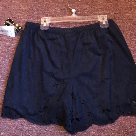 Velvet Shorts - Picture 3 of 3